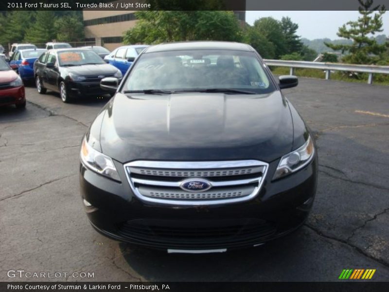 Tuxedo Black / Light Stone 2011 Ford Taurus SEL