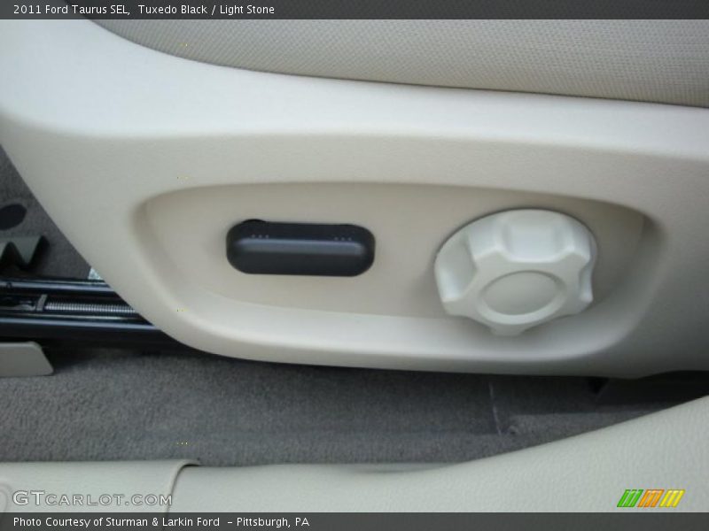 Tuxedo Black / Light Stone 2011 Ford Taurus SEL