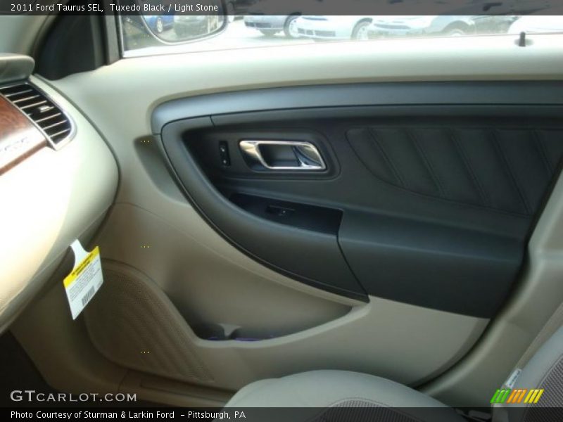Tuxedo Black / Light Stone 2011 Ford Taurus SEL