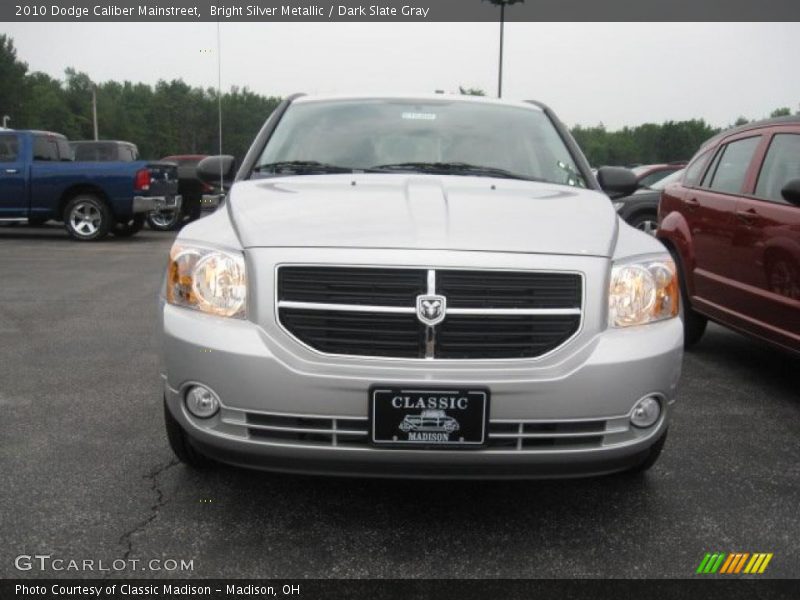 Bright Silver Metallic / Dark Slate Gray 2010 Dodge Caliber Mainstreet