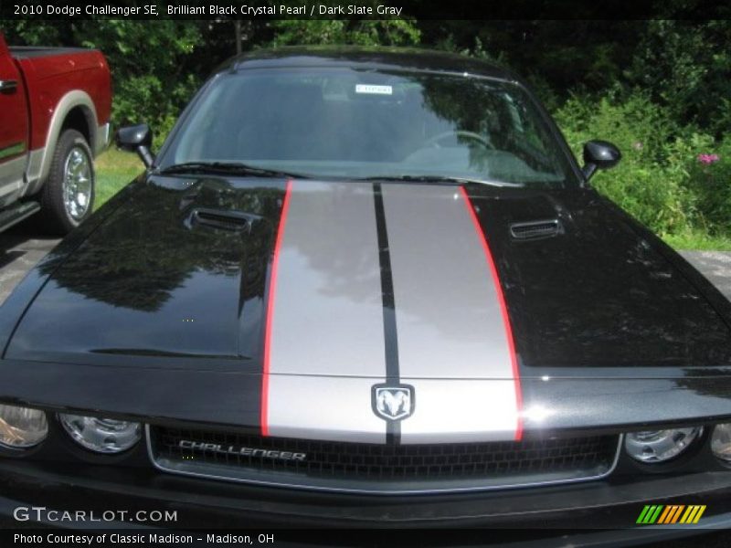 Brilliant Black Crystal Pearl / Dark Slate Gray 2010 Dodge Challenger SE