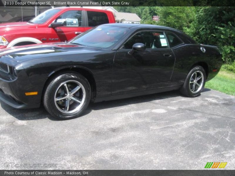 Brilliant Black Crystal Pearl / Dark Slate Gray 2010 Dodge Challenger SE