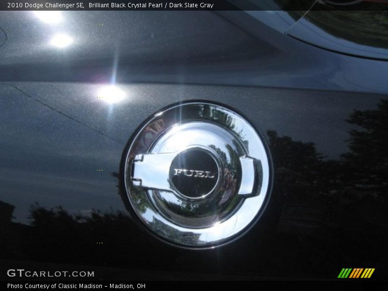 Brilliant Black Crystal Pearl / Dark Slate Gray 2010 Dodge Challenger SE