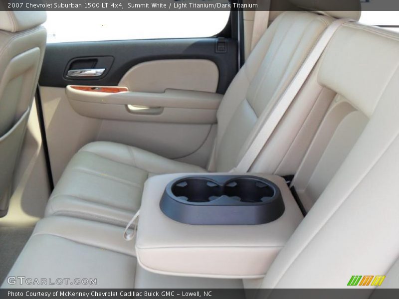 Summit White / Light Titanium/Dark Titanium 2007 Chevrolet Suburban 1500 LT 4x4