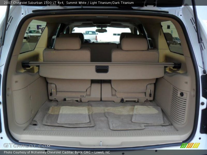 Summit White / Light Titanium/Dark Titanium 2007 Chevrolet Suburban 1500 LT 4x4