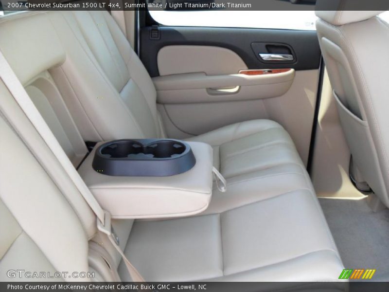 Summit White / Light Titanium/Dark Titanium 2007 Chevrolet Suburban 1500 LT 4x4