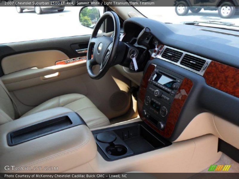 Summit White / Light Titanium/Dark Titanium 2007 Chevrolet Suburban 1500 LT 4x4