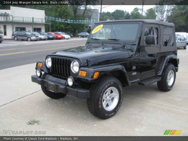 Black / Khaki 2004 Jeep Wrangler Sahara 4x4
