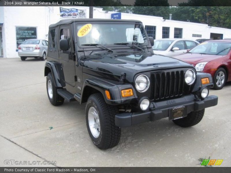 Black / Khaki 2004 Jeep Wrangler Sahara 4x4