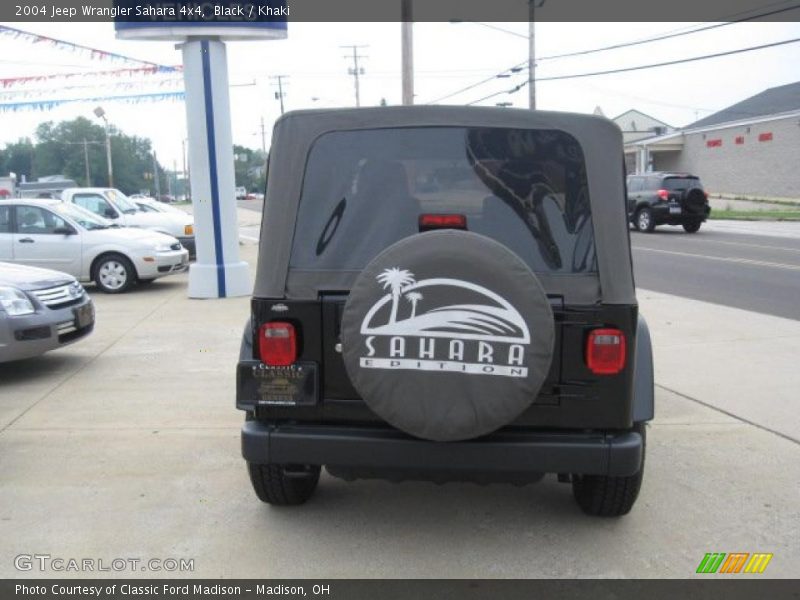 Black / Khaki 2004 Jeep Wrangler Sahara 4x4