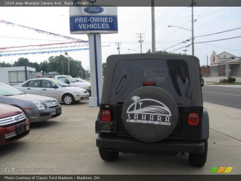 Black / Khaki 2004 Jeep Wrangler Sahara 4x4