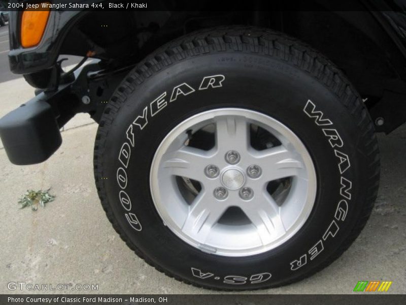 Black / Khaki 2004 Jeep Wrangler Sahara 4x4