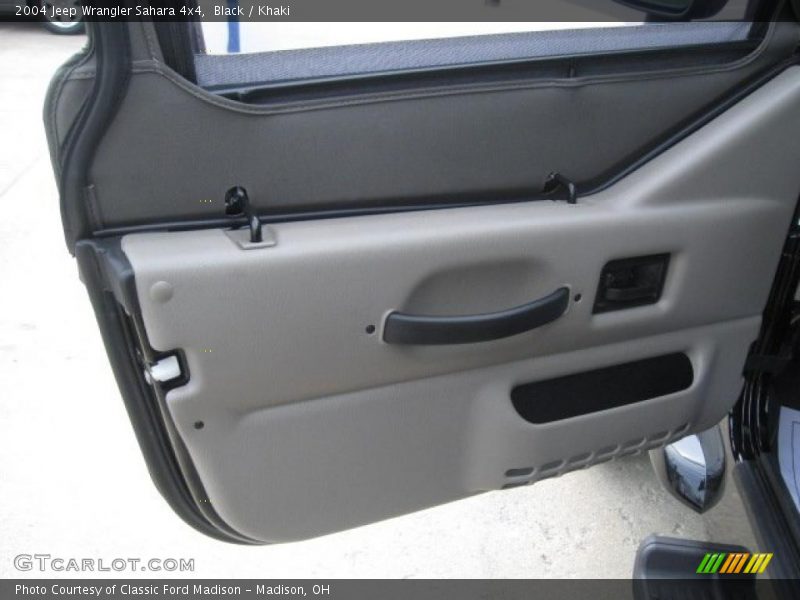 Black / Khaki 2004 Jeep Wrangler Sahara 4x4