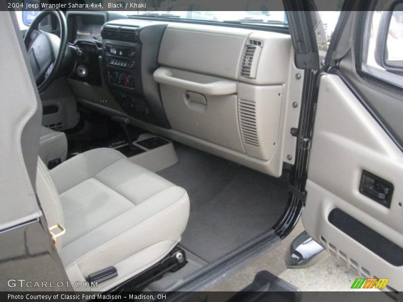 Black / Khaki 2004 Jeep Wrangler Sahara 4x4