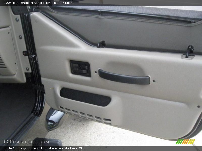 Black / Khaki 2004 Jeep Wrangler Sahara 4x4