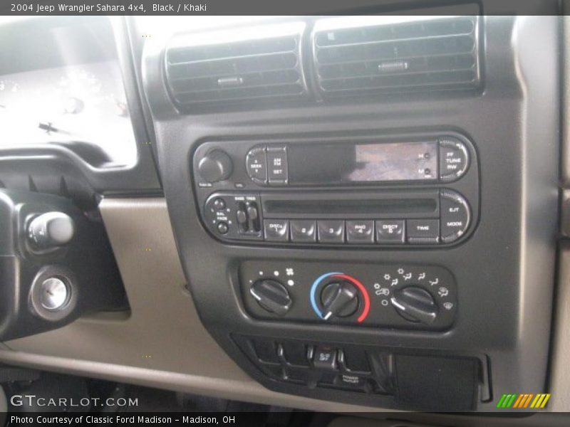 Black / Khaki 2004 Jeep Wrangler Sahara 4x4
