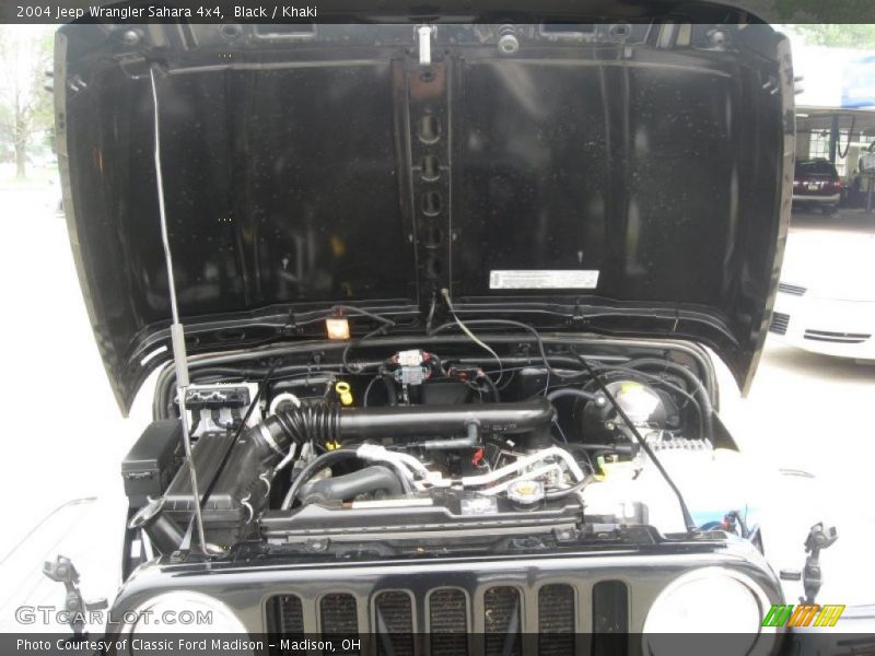 Black / Khaki 2004 Jeep Wrangler Sahara 4x4