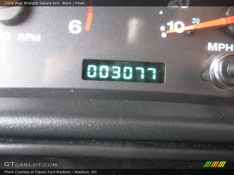 Black / Khaki 2004 Jeep Wrangler Sahara 4x4