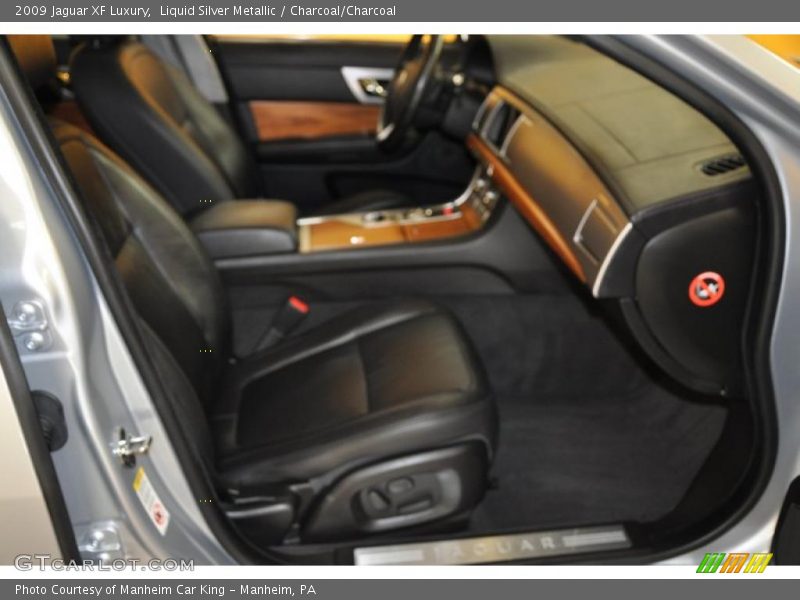 Liquid Silver Metallic / Charcoal/Charcoal 2009 Jaguar XF Luxury