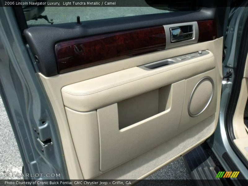Light Tundra Metallic / Camel 2006 Lincoln Navigator Luxury