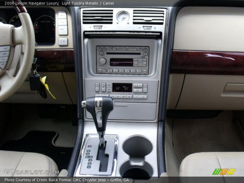 Light Tundra Metallic / Camel 2006 Lincoln Navigator Luxury