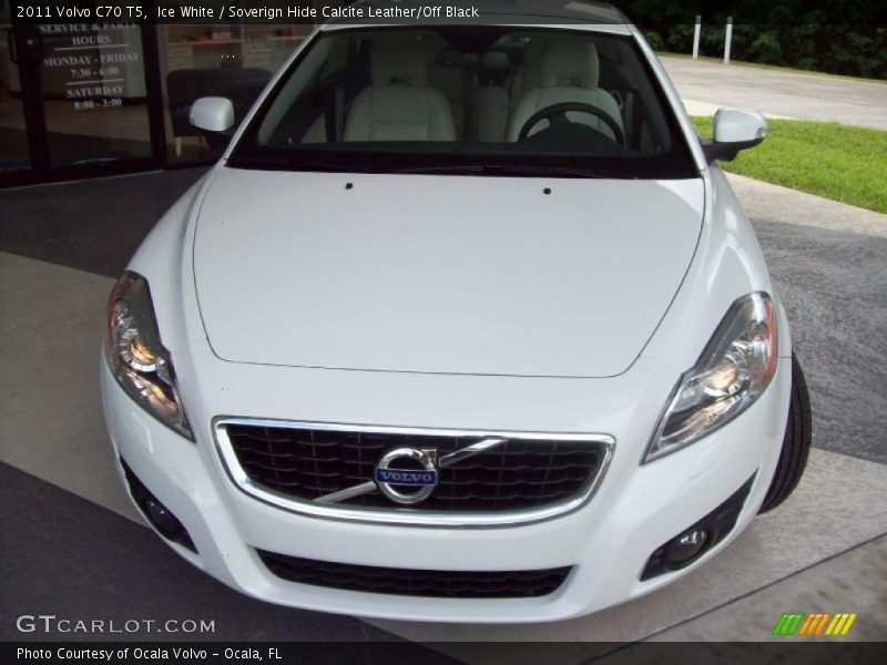 Ice White / Soverign Hide Calcite Leather/Off Black 2011 Volvo C70 T5