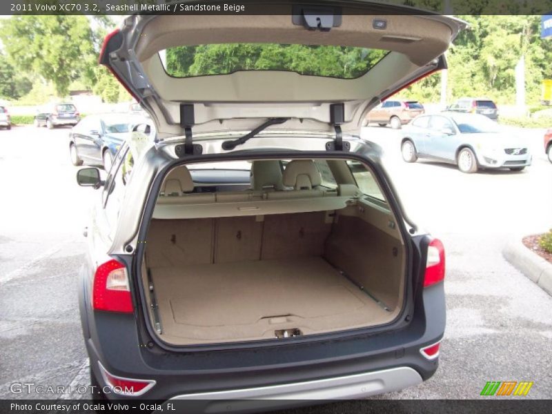 Seashell Metallic / Sandstone Beige 2011 Volvo XC70 3.2