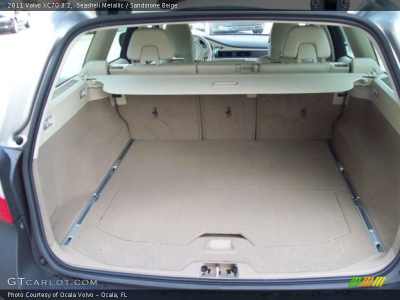 Seashell Metallic / Sandstone Beige 2011 Volvo XC70 3.2