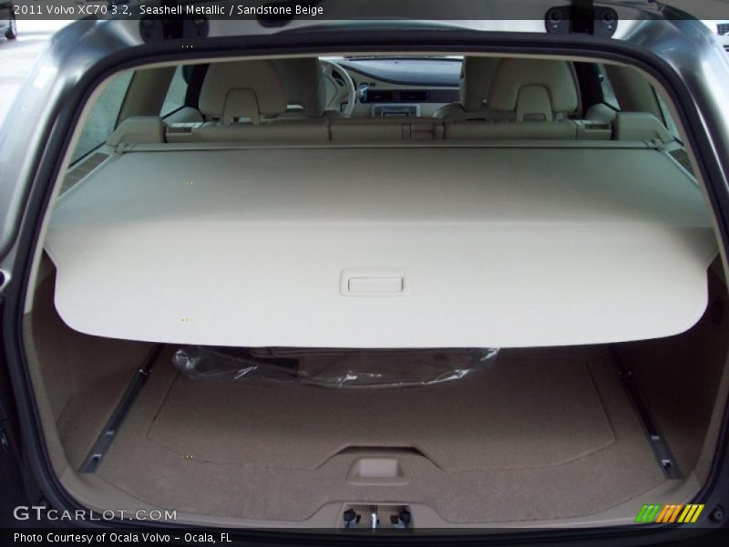 Seashell Metallic / Sandstone Beige 2011 Volvo XC70 3.2