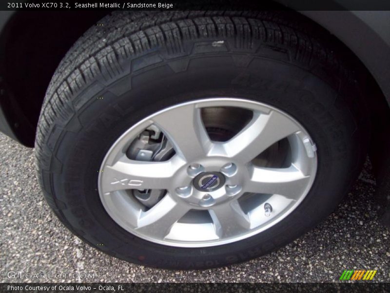 Seashell Metallic / Sandstone Beige 2011 Volvo XC70 3.2