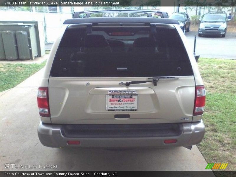 Sahara Beige Metallic / Parchment 2000 Nissan Pathfinder SE 4x4