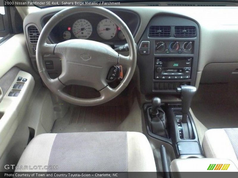 Sahara Beige Metallic / Parchment 2000 Nissan Pathfinder SE 4x4