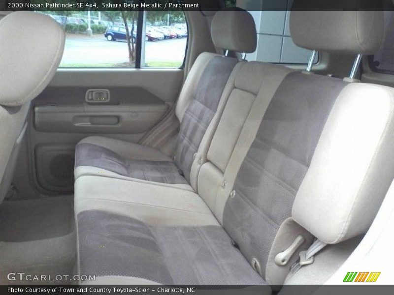 Sahara Beige Metallic / Parchment 2000 Nissan Pathfinder SE 4x4
