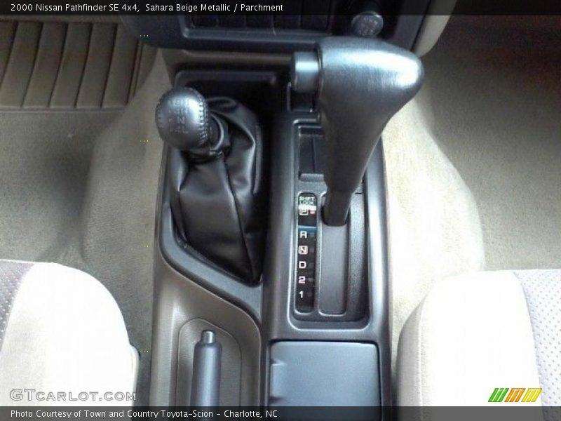 Sahara Beige Metallic / Parchment 2000 Nissan Pathfinder SE 4x4
