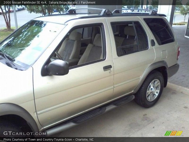 Sahara Beige Metallic / Parchment 2000 Nissan Pathfinder SE 4x4