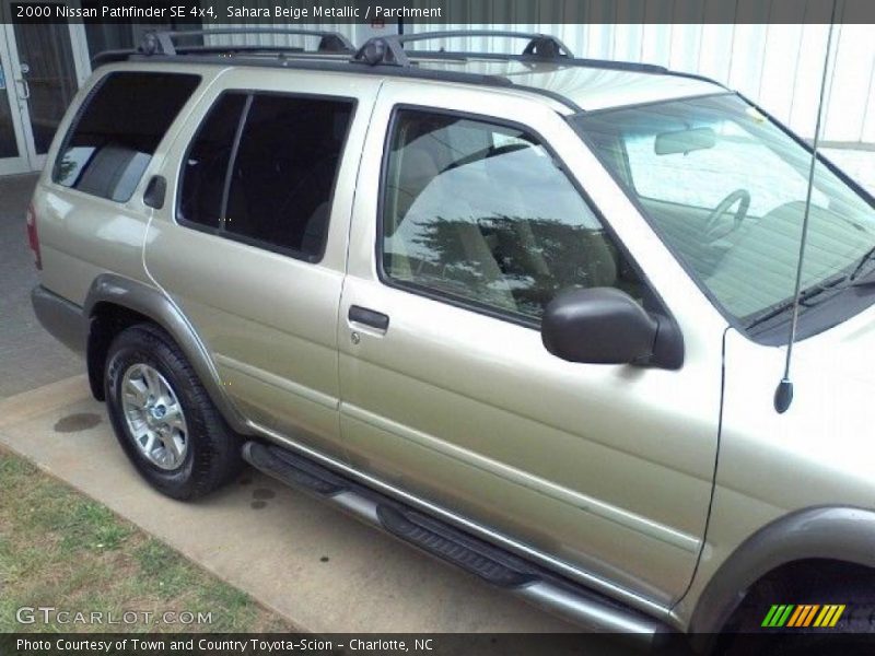 Sahara Beige Metallic / Parchment 2000 Nissan Pathfinder SE 4x4