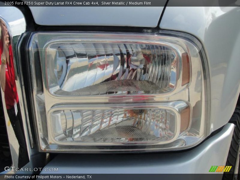 Silver Metallic / Medium Flint 2005 Ford F250 Super Duty Lariat FX4 Crew Cab 4x4