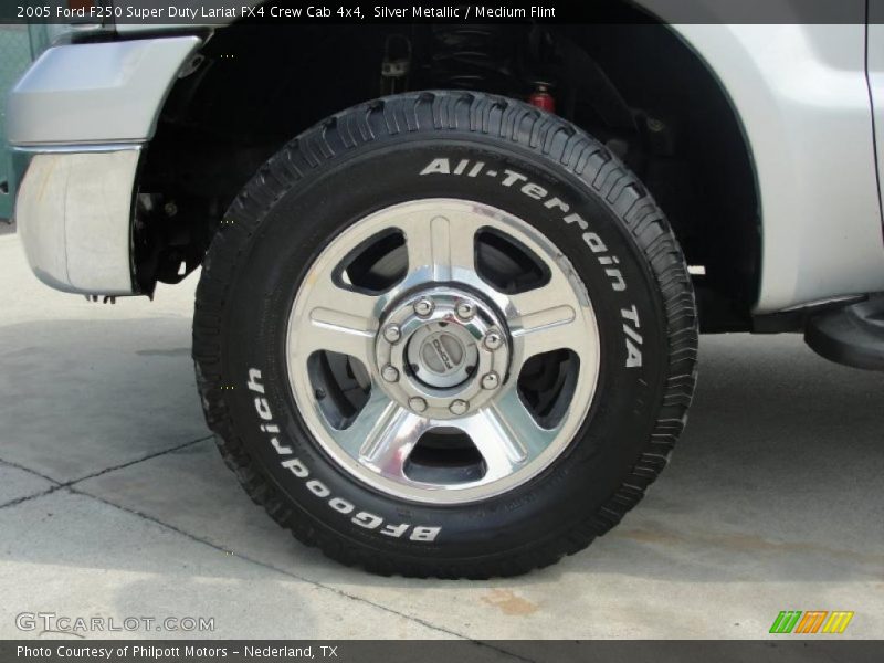 Silver Metallic / Medium Flint 2005 Ford F250 Super Duty Lariat FX4 Crew Cab 4x4