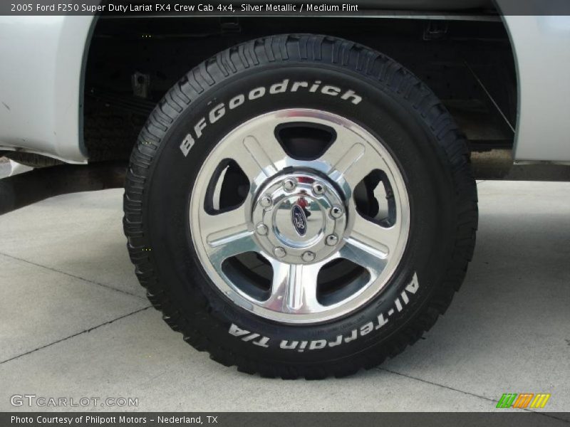 Silver Metallic / Medium Flint 2005 Ford F250 Super Duty Lariat FX4 Crew Cab 4x4