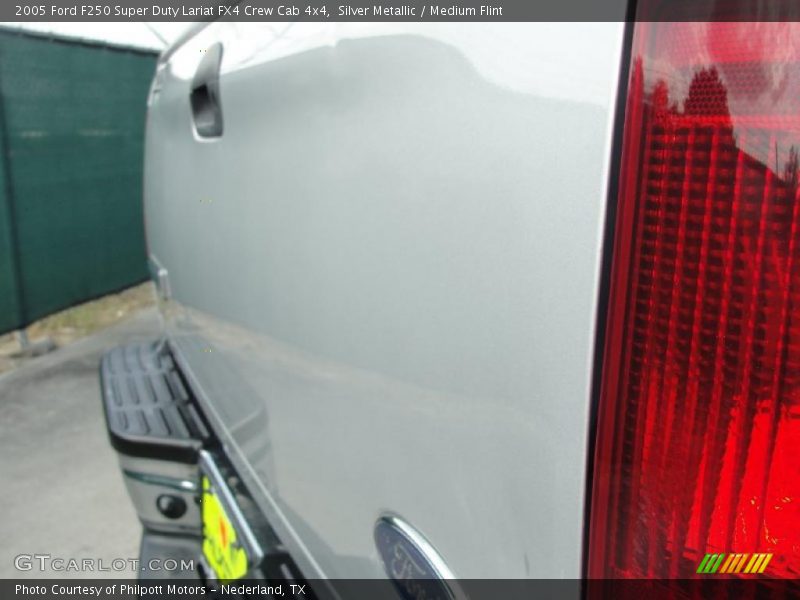 Silver Metallic / Medium Flint 2005 Ford F250 Super Duty Lariat FX4 Crew Cab 4x4