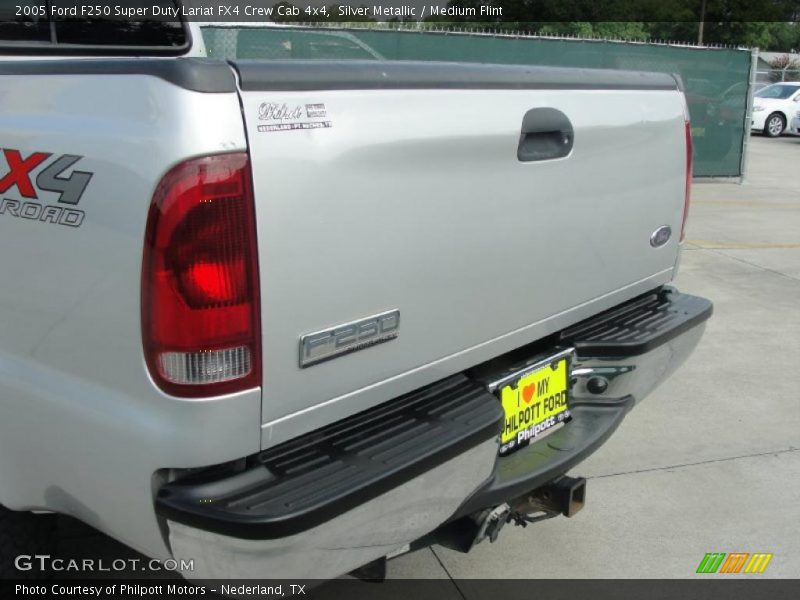 Silver Metallic / Medium Flint 2005 Ford F250 Super Duty Lariat FX4 Crew Cab 4x4