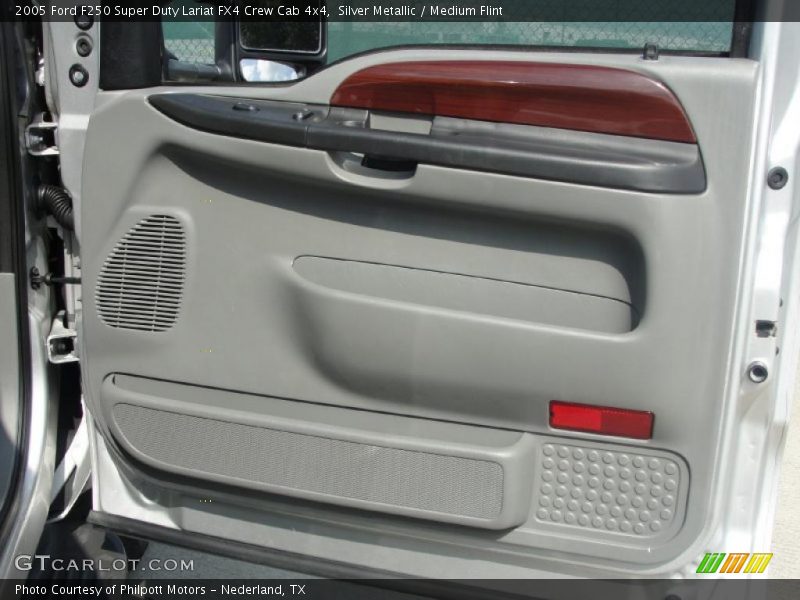 Silver Metallic / Medium Flint 2005 Ford F250 Super Duty Lariat FX4 Crew Cab 4x4