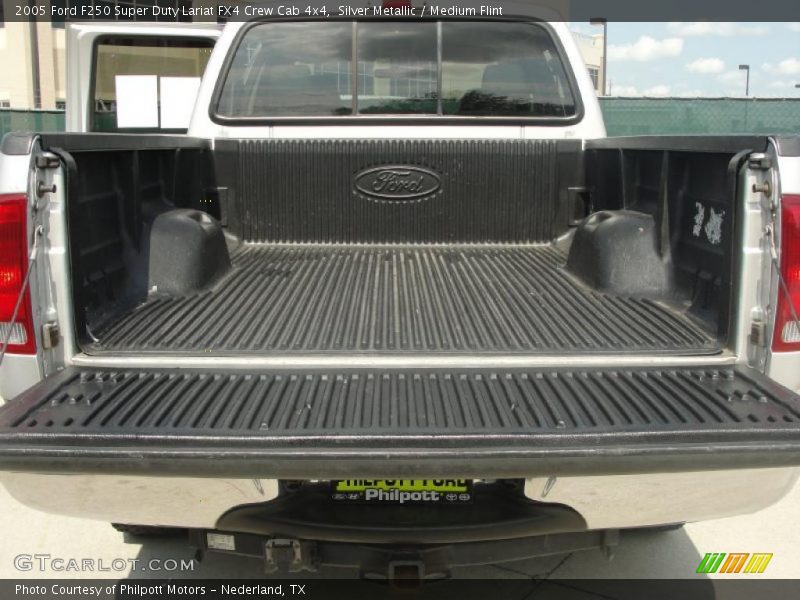 Silver Metallic / Medium Flint 2005 Ford F250 Super Duty Lariat FX4 Crew Cab 4x4