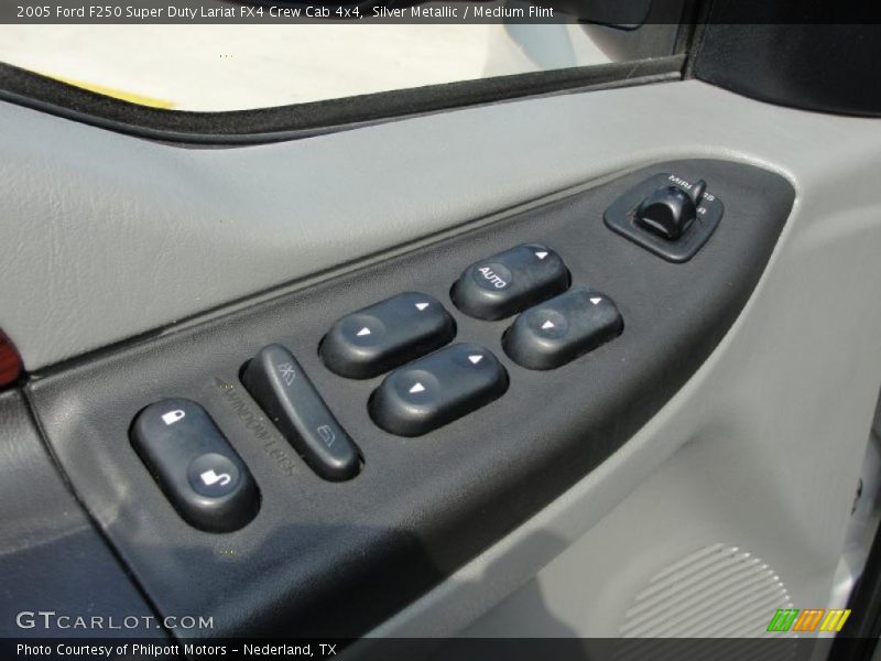 Silver Metallic / Medium Flint 2005 Ford F250 Super Duty Lariat FX4 Crew Cab 4x4