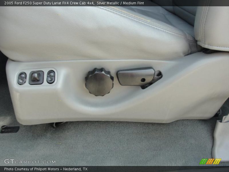 Silver Metallic / Medium Flint 2005 Ford F250 Super Duty Lariat FX4 Crew Cab 4x4