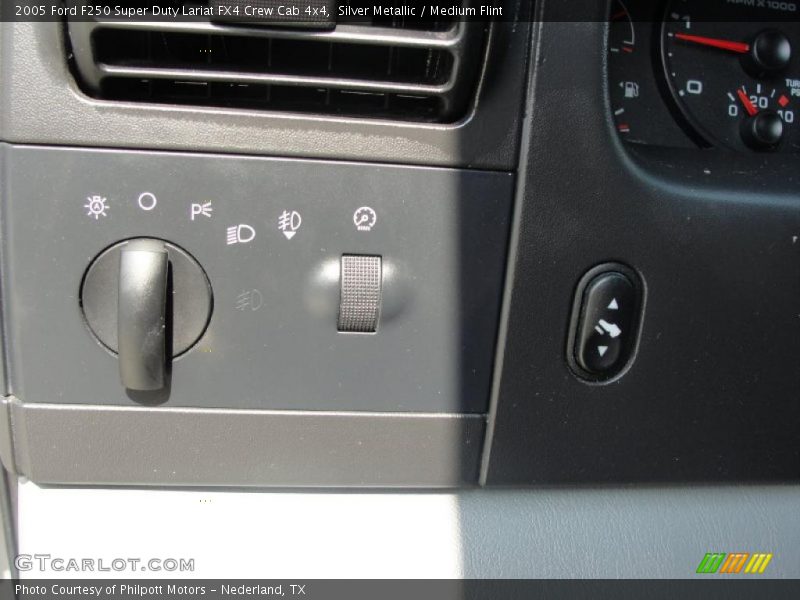 Silver Metallic / Medium Flint 2005 Ford F250 Super Duty Lariat FX4 Crew Cab 4x4