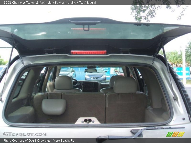 Light Pewter Metallic / Tan/Neutral 2002 Chevrolet Tahoe LS 4x4