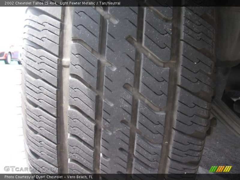Light Pewter Metallic / Tan/Neutral 2002 Chevrolet Tahoe LS 4x4