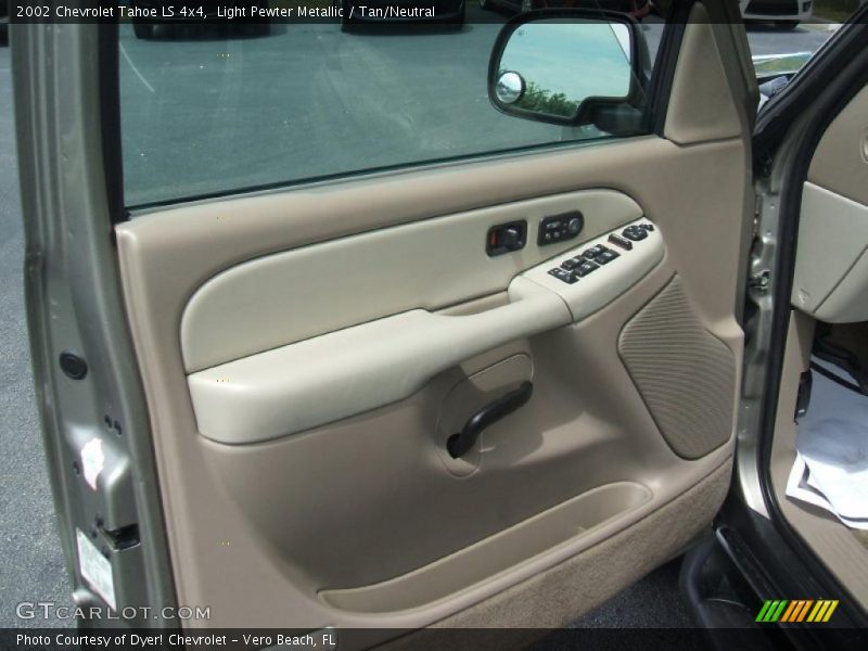 Light Pewter Metallic / Tan/Neutral 2002 Chevrolet Tahoe LS 4x4