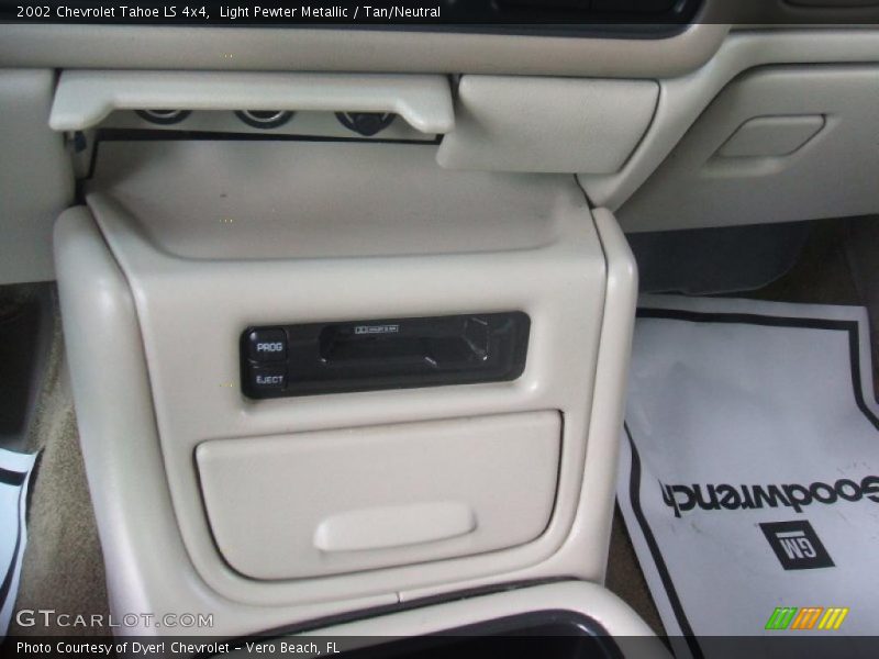 Light Pewter Metallic / Tan/Neutral 2002 Chevrolet Tahoe LS 4x4